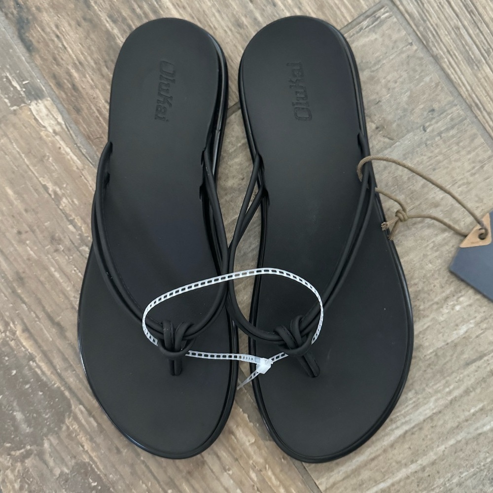 Olukai Aka Sandals in black size 8 - Picture 4 of 7